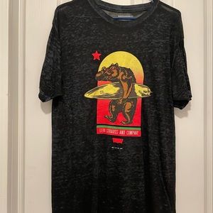 Levi's Strauss and Company Grizzly Bear Surfing T Shirt Size Medium Mens